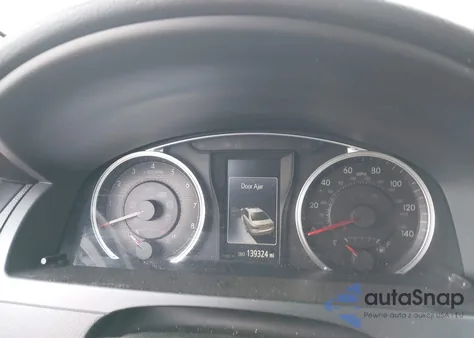 2015 Toyota Camry Se z USA, uszkodzony, nr VIN 4T1BF1FK2FU986702